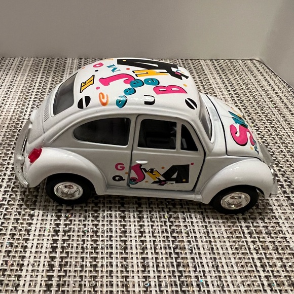 New Volkswagen Beetle with decals Die cast Wheels work with pull back action. 5" - Picture 2 of 10